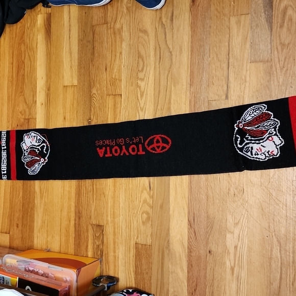 Portland Winterhawks Scarf - Picture 2 of 3